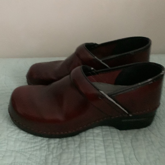 Dansko Clogs EU40/US 9.5-10 Burgundy Leather - Picture 2 of 7
